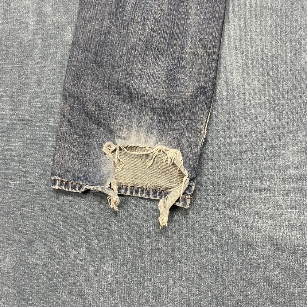 Vintage Lee Jeans Mens 34x31 Blue Denim Everyday Wear Travel Slim Fit Distressed